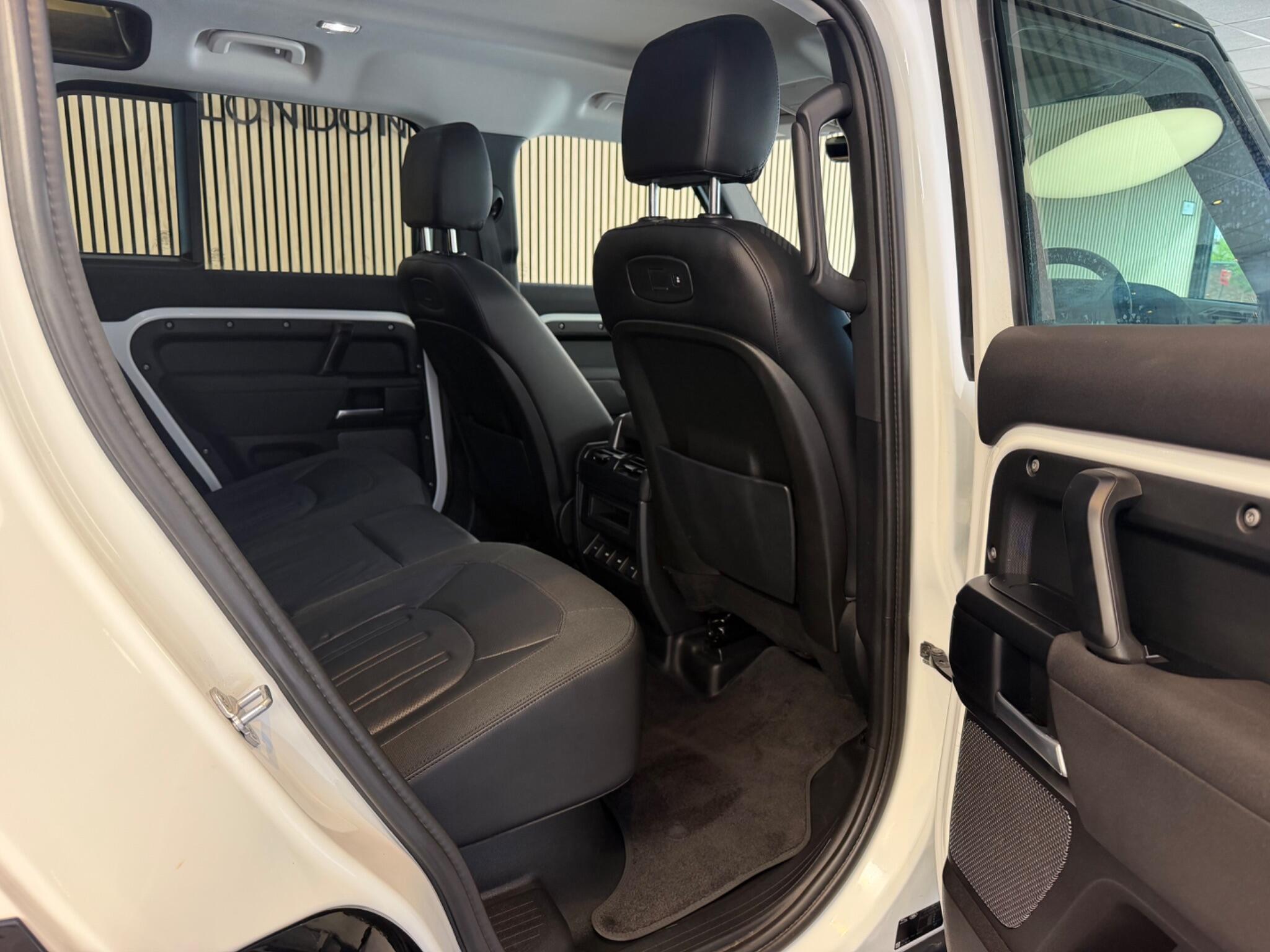 Land Rover Defender 110
